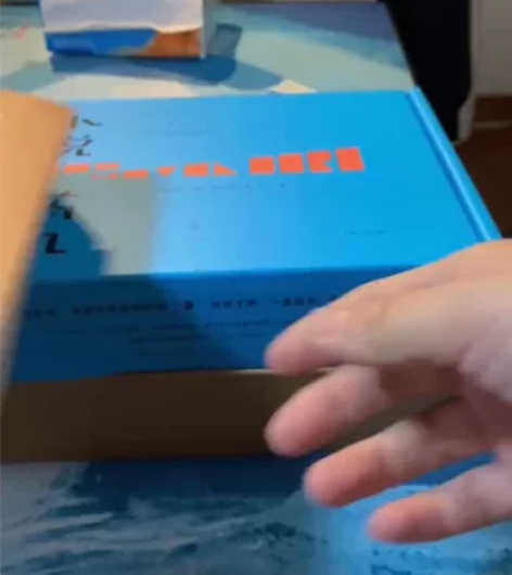 上海书展买的两套书，只拆封没有看，很新颖的...