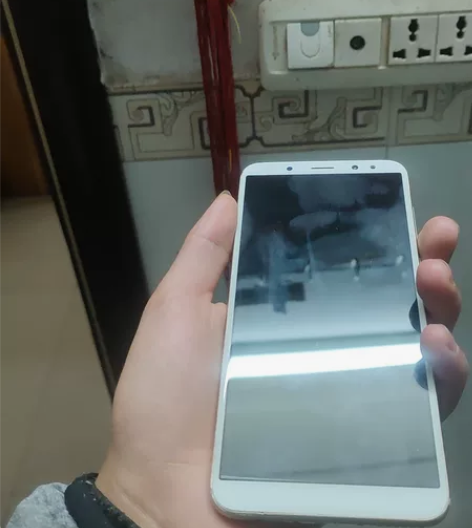 华为麦芒6 ，4+64，带手机壳，一手手机...