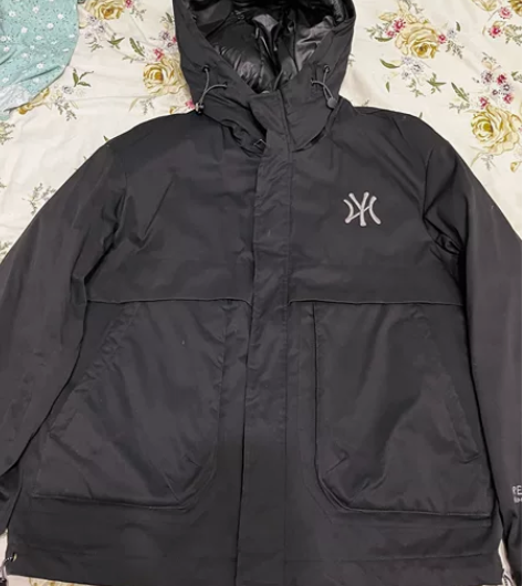 男士羽绒服戴帽子黑色哑光，穿过几次，尺码3...