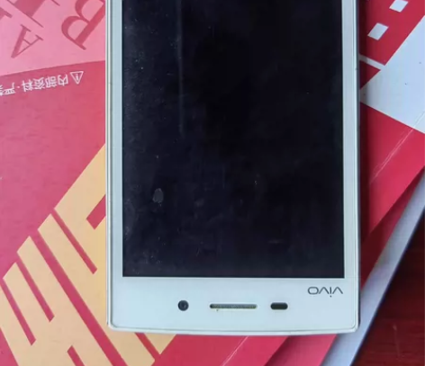 vivo y37。外观如图，可正常开机使用...