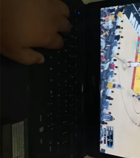 宏基笔记本电脑,大学时的笔记本,现在闲着处...