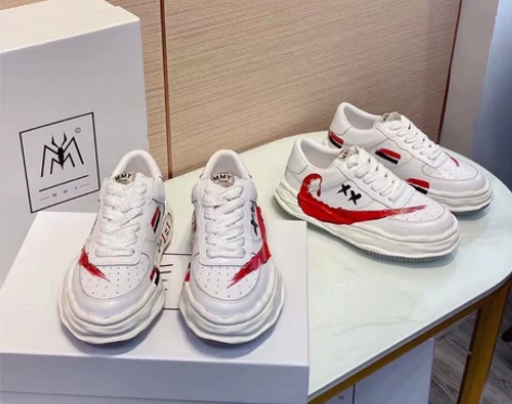 潮牌休闲运动鞋,炸街款,没穿两次,低价转 ...