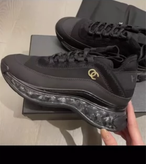 小香运动鞋36 码全新 只试穿一次 感兴趣...