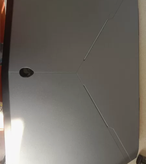 外星人游戏本，反映速度很快，游戏很爽！左下...