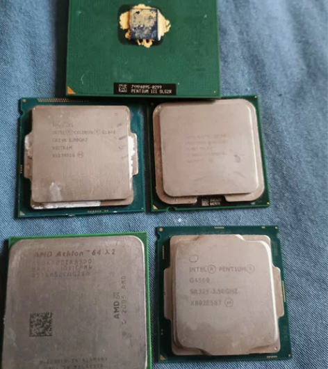 电脑主板cpu5块和内存卡5条，不知道好坏...