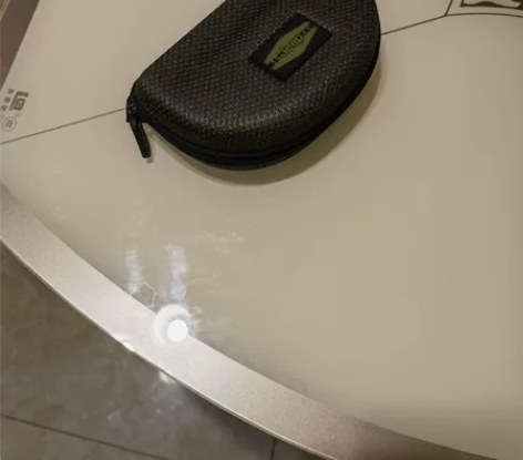 刚买了一副用了一次，别人又送了一副，所以多...