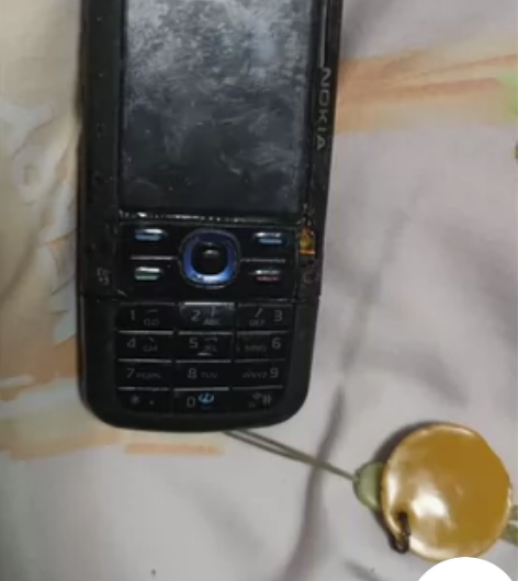 诺基亚5700，机身可以旋转，称之为变形金...