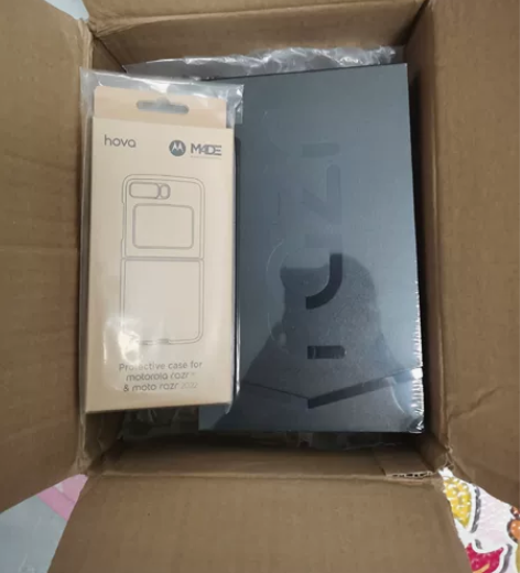 摩托罗拉moto razr 2022 无缝...