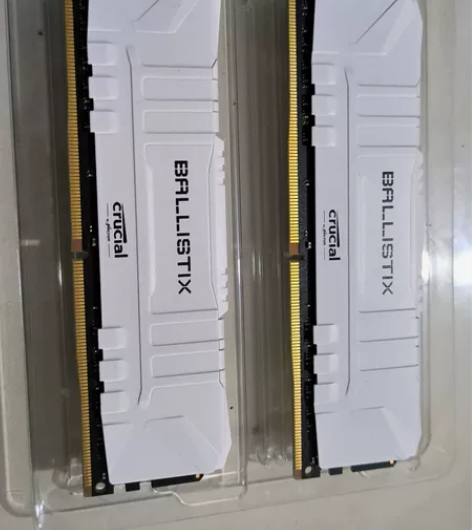 英睿达 8g 内存条，一共2条 刚在电脑拆...