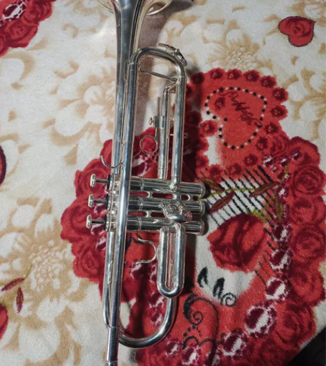 雅马哈小号乐器镀银款，按键灵敏完好无损产品...