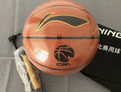买给弟弟的李宁篮球,高三了学校不让带,全新...