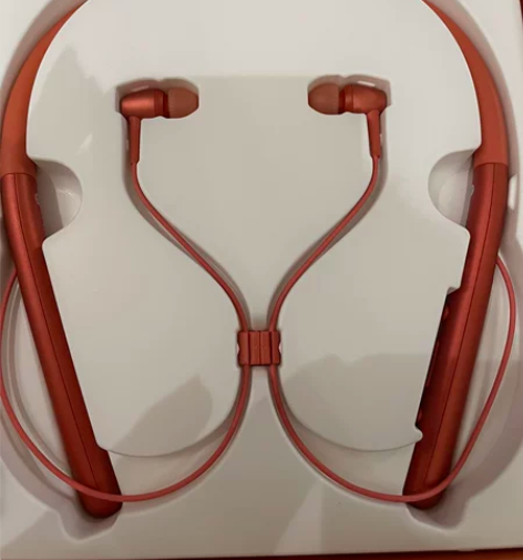 索尼耳机 买了用了半年 很爱惜 没有划痕 ...