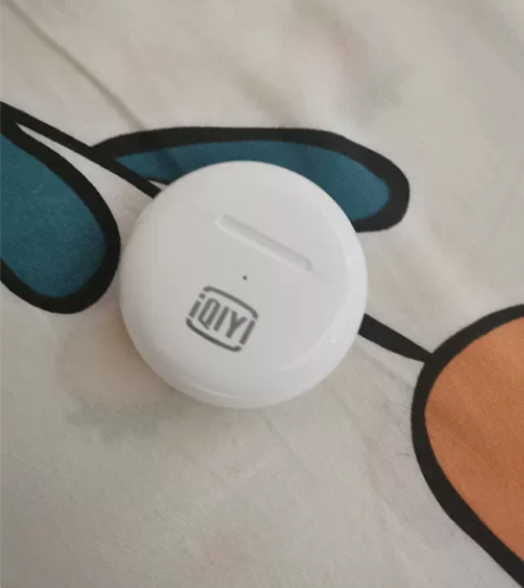爱奇艺耳机小小的 感兴趣的话点“我想要”和...