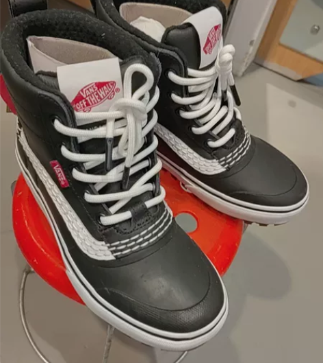 VANS新款包邮 价格最低 35.36各一...