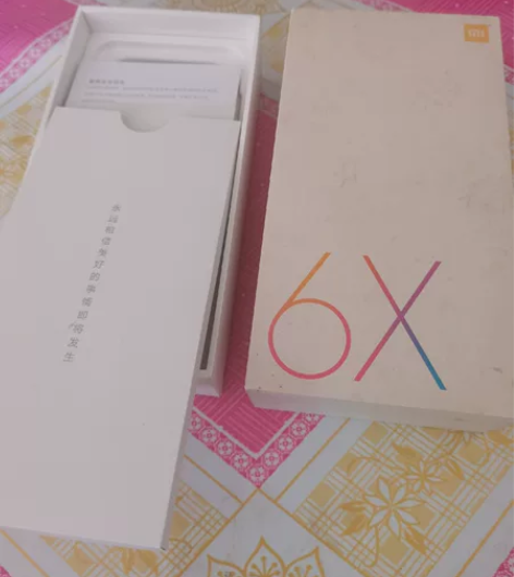 小米6x， 6加64g 带原盒包装盒  无...