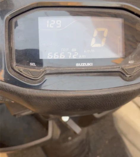 20年上牌铃木uy 125  朋友抵车借钱...