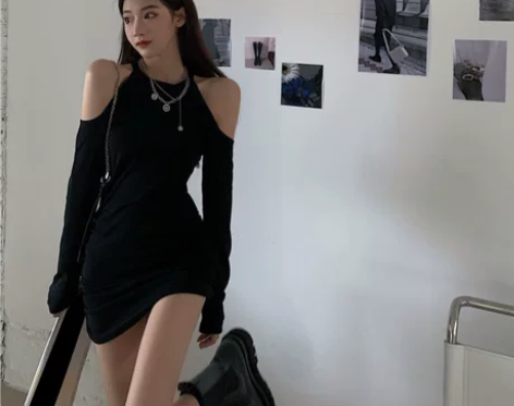 复古露肩性感长袖包臀连衣裙女早秋季显瘦高腰...