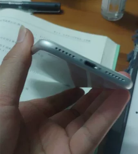 苹果8 64白 国行 三网 箱说齐全 屏幕...