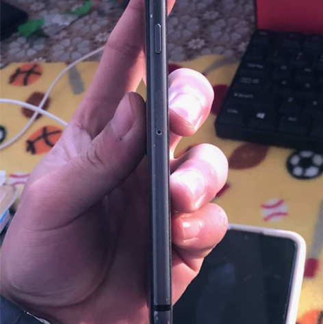 苹果8，美版有锁，64g内存 感兴趣的话点...