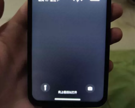 日版iPhonex换12p后壳。新换的德赛...