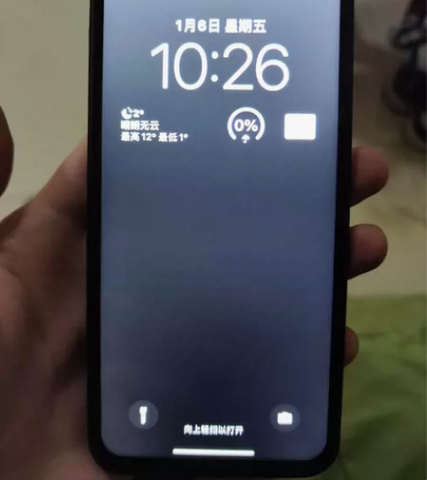日版iPhonex换12p后壳。新换的德赛...