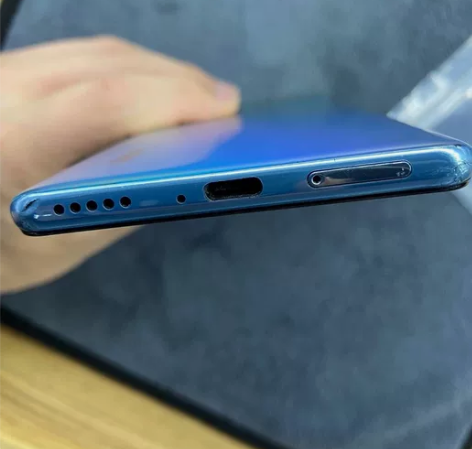 红米K40 没有明显划痕 后盖在左上破裂问...