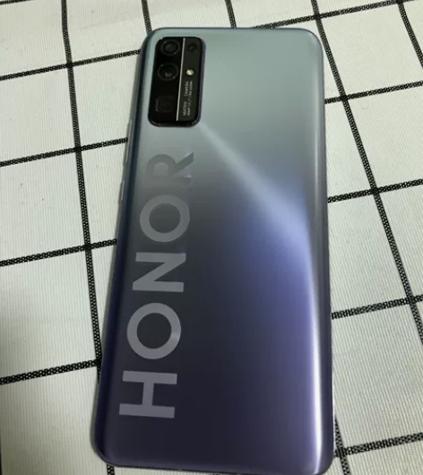 荣耀30，8＋128 麒麟985，成色一般...