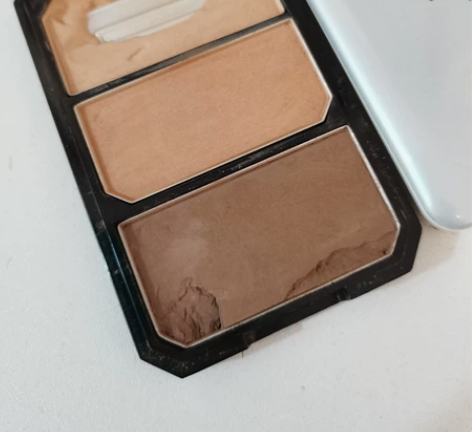 三色修容粉,能当眉粉和发际线粉 颜色最深的...