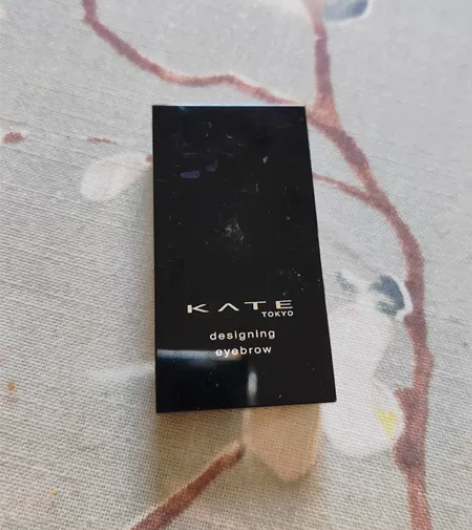 kate经典三色眉粉，确实想不起来在哪买的...