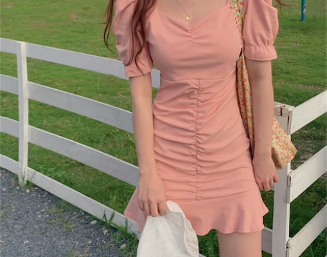 2022新款夏性感气质泡泡袖褶皱包臀裙子韩...