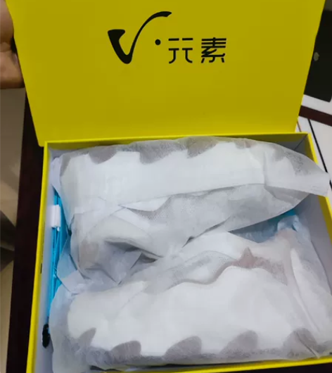 全新女士网运动鞋。 39码数！一直在鞋柜里...