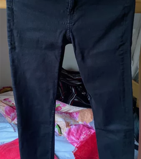 hm黑色牛仔裤小脚裤，不褪色 感兴趣的话点...