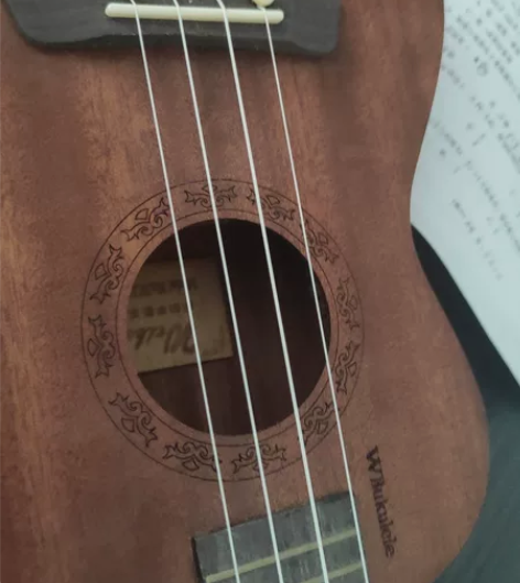 尤克里里便宜出，配件都不在了，要的私 感兴...