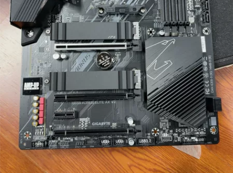 技嘉小雕B550 ELITE AX wif...