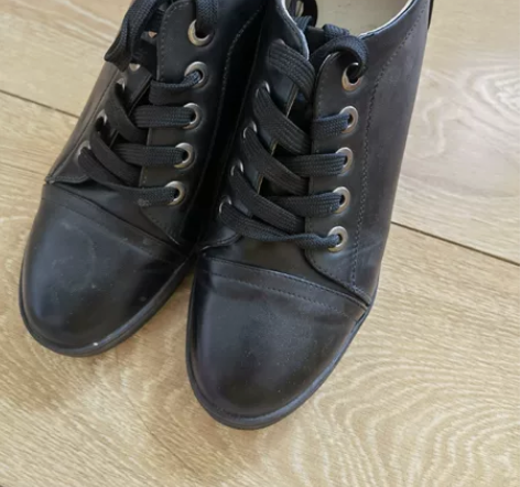 黑色内增高，PU，下雨天穿比较方便，39码...