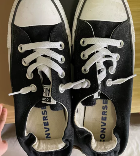 converse一脚蹬 穿两三次 有点掉跟...