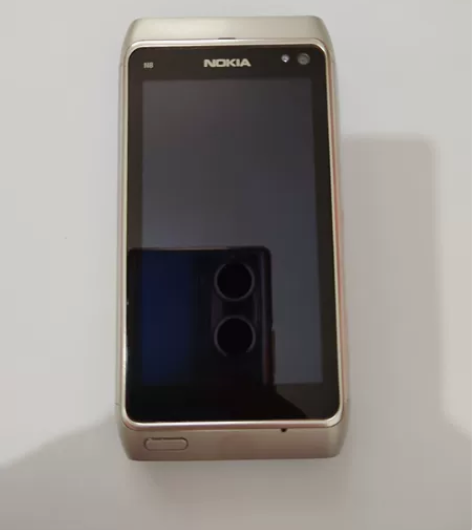 诺基亚N8银白色 成色如图非常新，内置16...