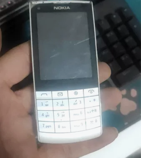 诺基亚X3手机，能开机，电池完犊子了，品相...