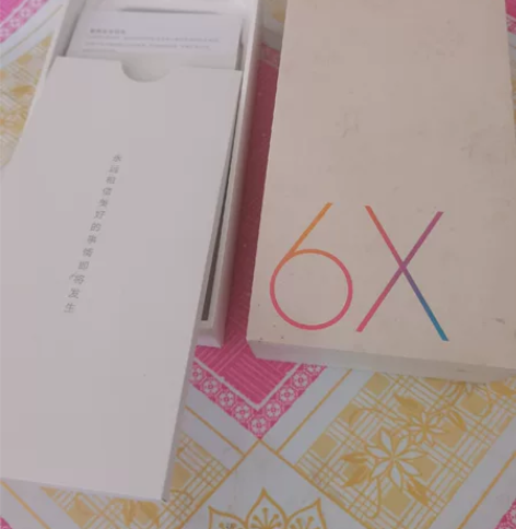 小米6x， 6加64g 带原盒包装盒  无...