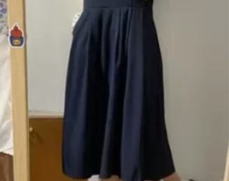 西装背带裙全新低价出绀色 感兴趣的话点“我...