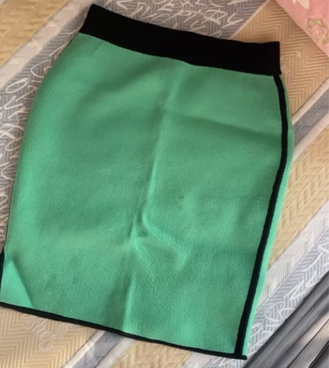 绿色针织半裙，包臀裙，适合110左右人穿，...