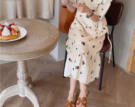 新款法式复古chic短袖V领荷叶边裙收腰显...