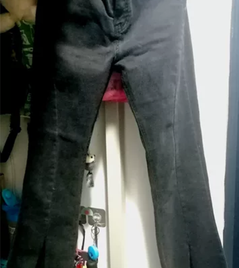 女生喇叭牛仔裤，黑色，只穿过两次，适合16...