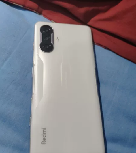 红米k40游戏增强版6+128 当时新机买...