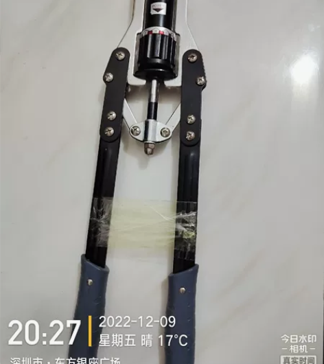 出售液压臂力器转让健身器材 感兴趣的话点“...