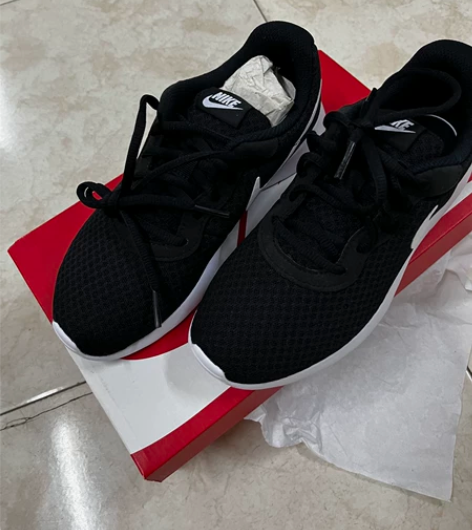 耐克Nike女子运动鞋 全新正品，假一罚十...