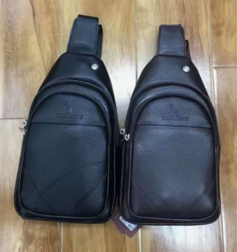 39.9元包邮，实体店不干了，男士纯皮胸包...