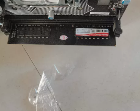 微星msib150m主板配8g2400内存...