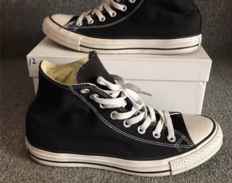 正品匡威板鞋41码帆布鞋，无损坏，整体成色...