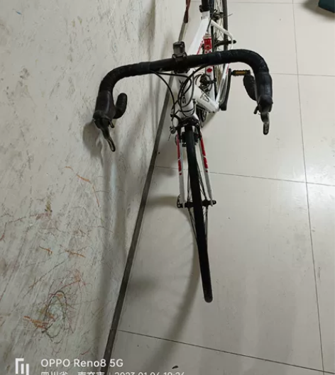 轻微使用，实体店买的，急卖，xds公路 感...